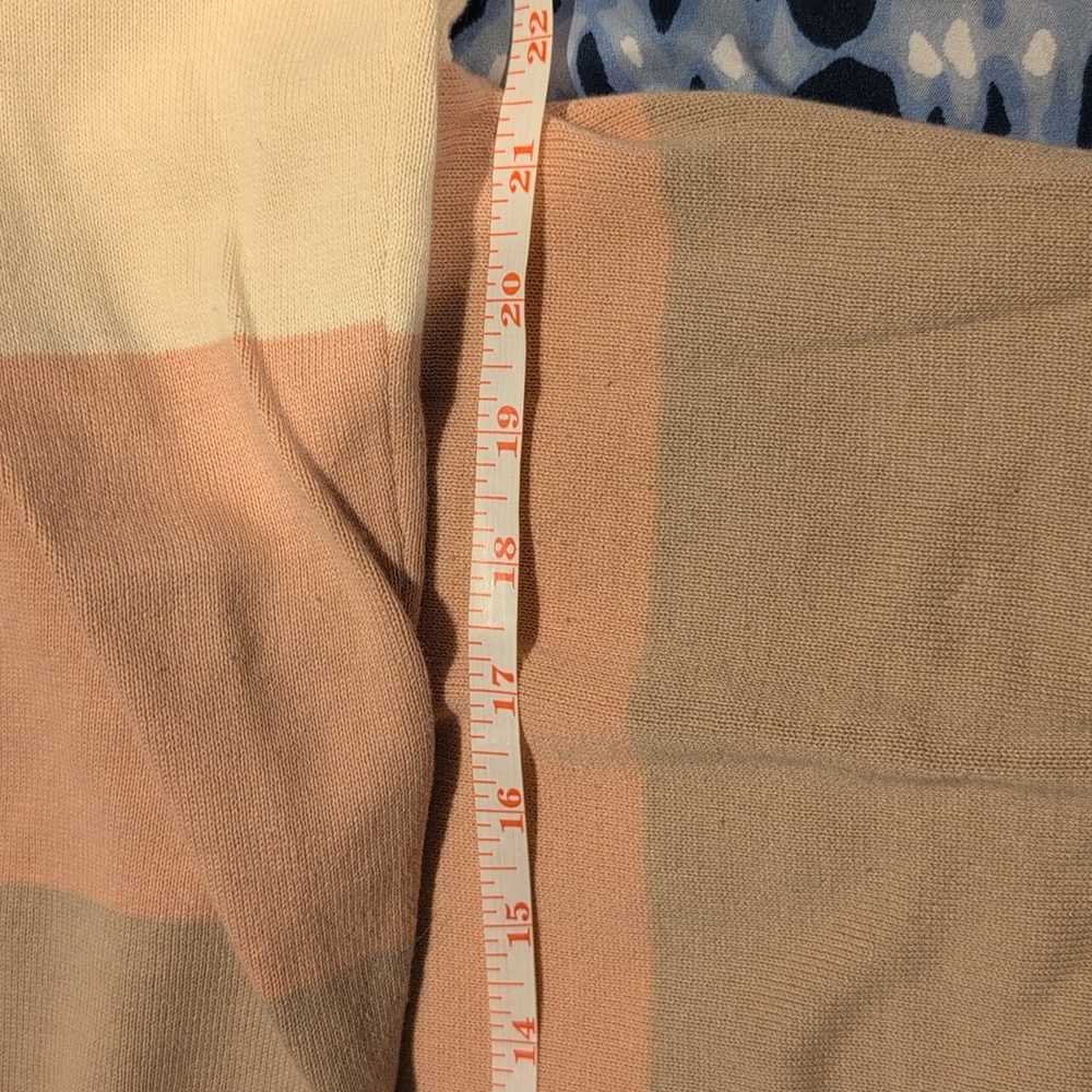 Hem & Thread Colorblock Sweater - Picture 6 of 7